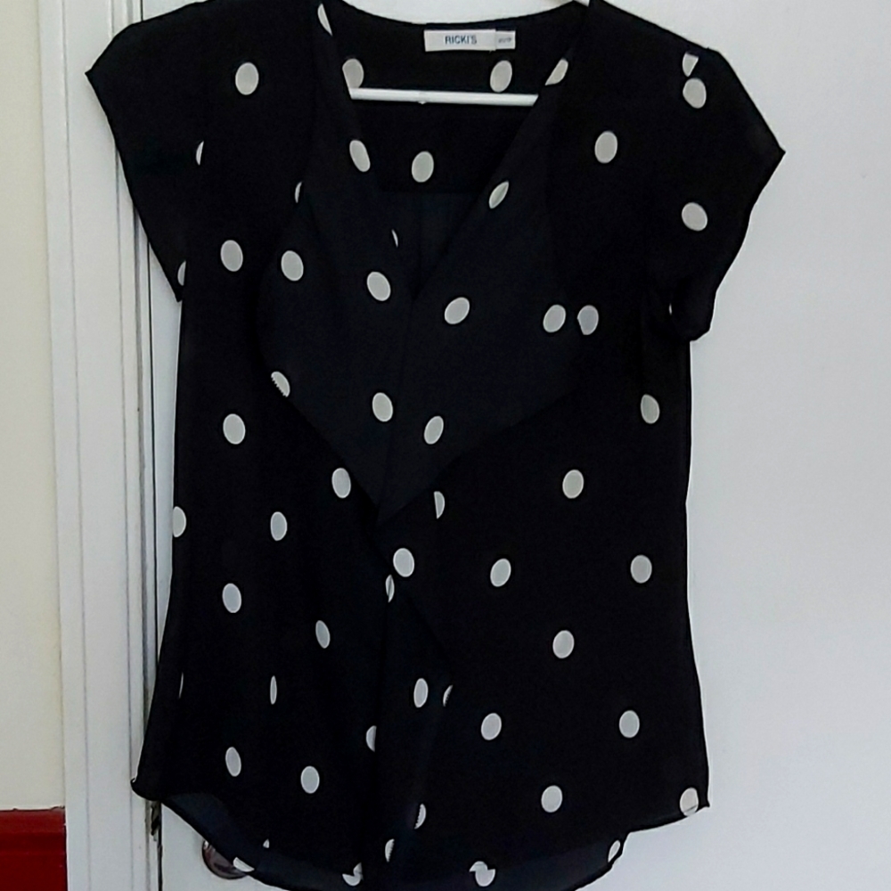 (#7) Cute V neck     polka dot top.